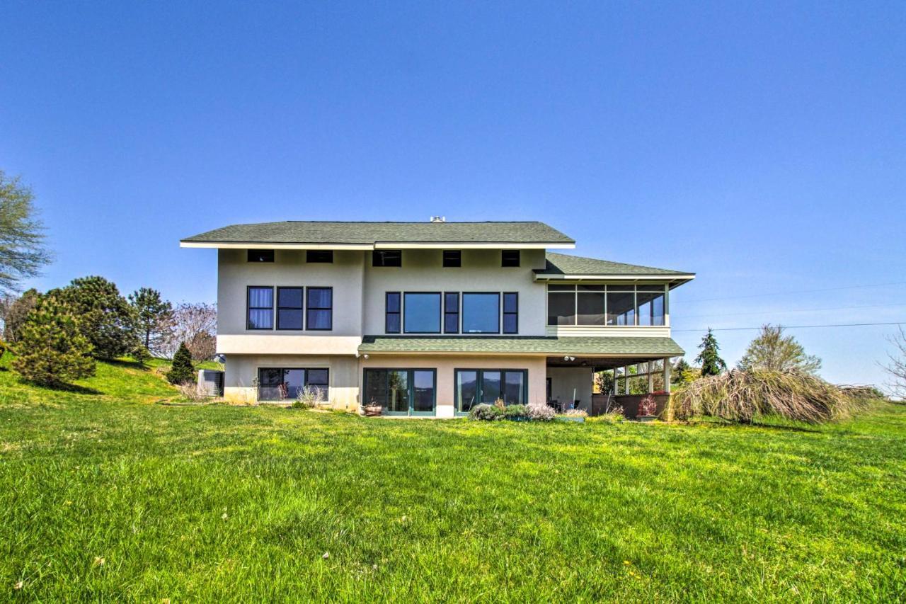 Spacious Lexington Home With Breathtaking Views Exterior photo