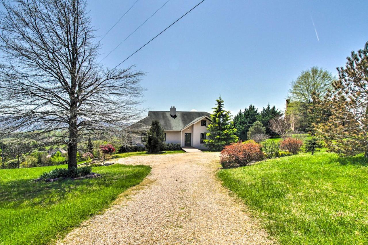 Spacious Lexington Home With Breathtaking Views Exterior photo